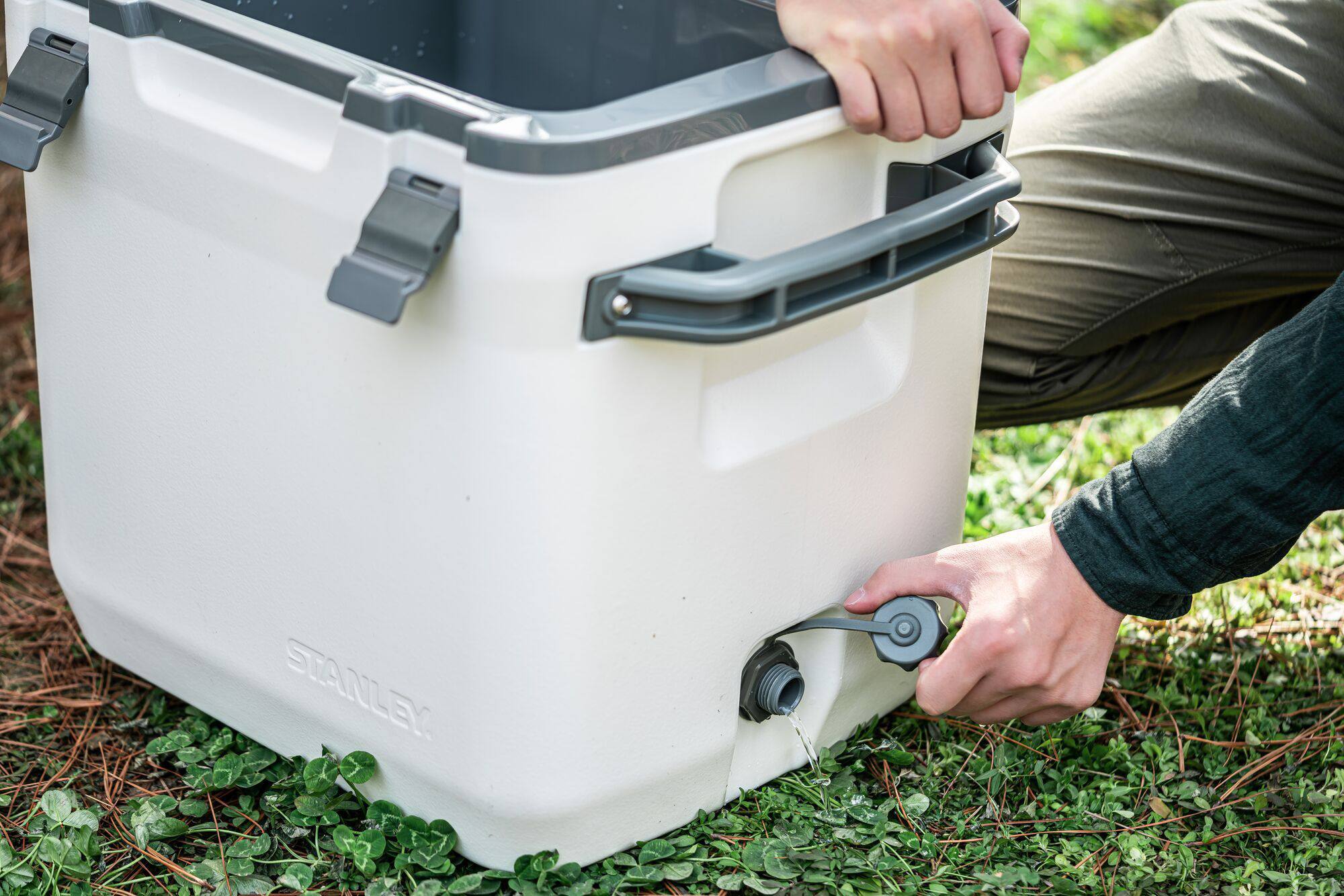 Adventure Hard Cooler for Ourdoor 28.3L - White